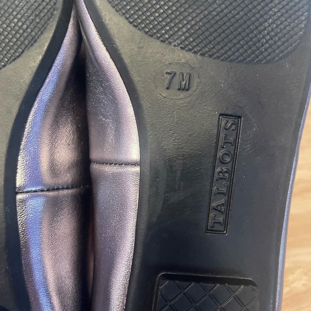 Talbots Womens Francesca Tasseled Silver Metallic Leather Driving Flats size 7 - Picture 8 of 10